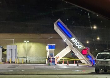 Techo de gasolinera colapsó en City Heights por lluvias y fuertes vientos