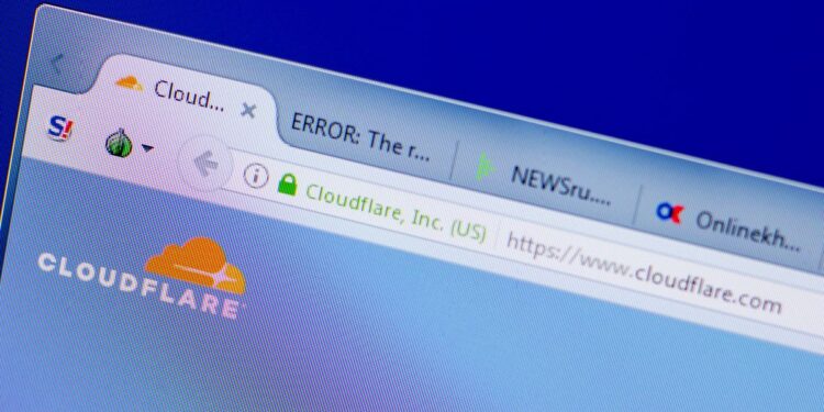 Falla global de Cloudflare provoca caída de servicios como ChatGPT, X, Shopify y sistemas de transporte