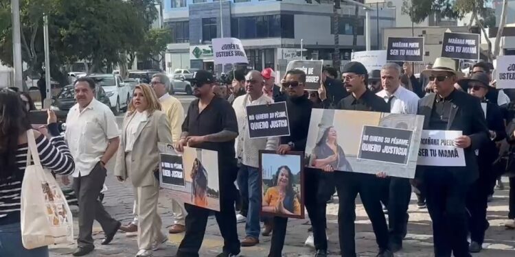 Abogados marchan en Tijuana para exigir justicia por Emilia Ortega