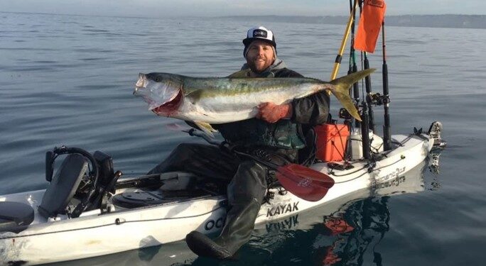 Buscan a pescador desaparecido tras emitir mensaje de ayuda