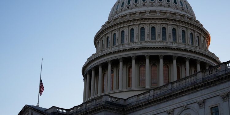 Senado aprueba medida para reabrir el Gobierno federal de Estados Unidos