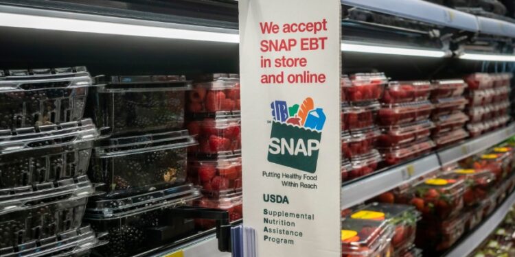 Corte Suprema permite retrasar pago total de beneficios SNAP