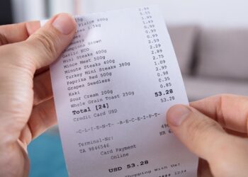 Autoridades alertan por sobrecargos en temporada de compras navideñas