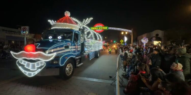 Desfile navideño reunió a cientos de residentes en el centro de Chula Vista