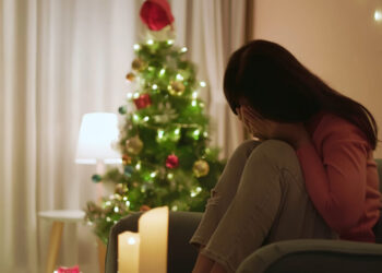 Durante las fiestas aumentan el estrés, la tristeza y la soledad, alerta el Condado de San Diego