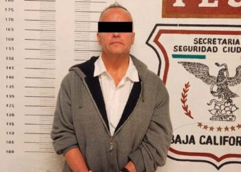 Capturan en Tijuana a prófugo de Estados Unidos con placa falsa y pastillas controladas