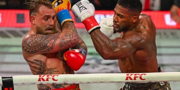 Anthony Joshua noqueó a Jake Paul en Miami, el youtuber entró a cirugía por mandíbula rota