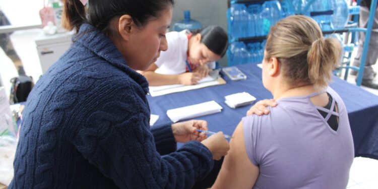 Refuerzan vacunación en Tijuana ante alza de enfermedades invernales