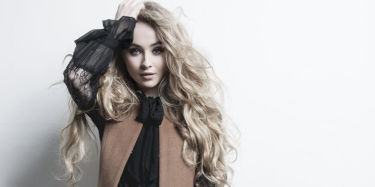 Sabrina Carpenter critica a la Casa Blanca por usar su canción en video sobre detenciones migratorias