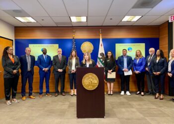 Fiscalía de San Diego devuelve a estudiantes $25 millones recuperados en caso de fraude educativo