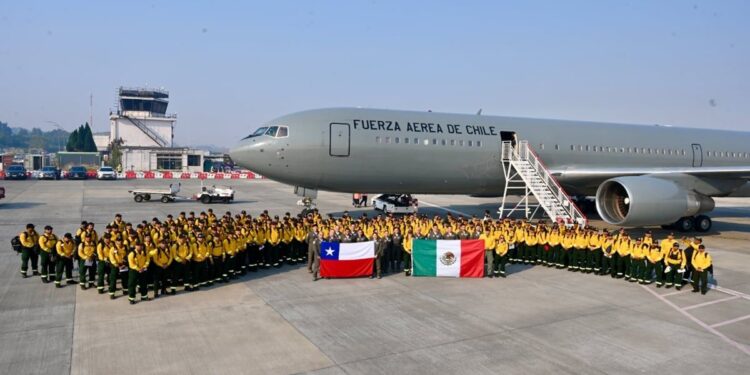 México envía brigadistas para combatir incendios en Chile