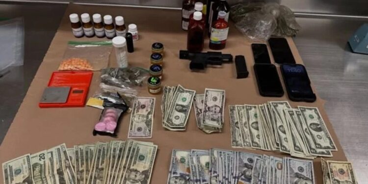 Operativo policial en Escondido resulta en importante decomiso de drogas y arma fantasma