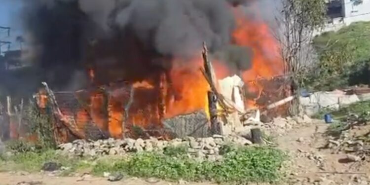 Bomberos atienden otro incendio en casa improvisada de la colonia Libertad, Tijuana