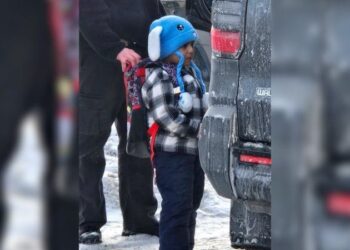 Niño ecuatoriano y su padre detenidos por ICE permanecen detenidos en Texas