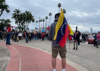 Protestan en San Diego contra bombardeos en Venezuela