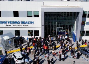 Ceremonia corte de listón por la apertura de San Ysidro Health