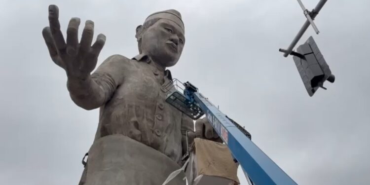 Este es el Monumento del Cocinero Chino en Mexicali