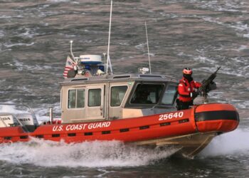 Guardia Costera intercepta a nueve mexicanos frente a San Diego