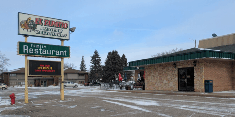 Agentes de ICE comen en restaurante mexicano y horas después detienen a trabajadores