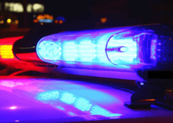 Hombre muere tras explosión e incendio en casa rodante