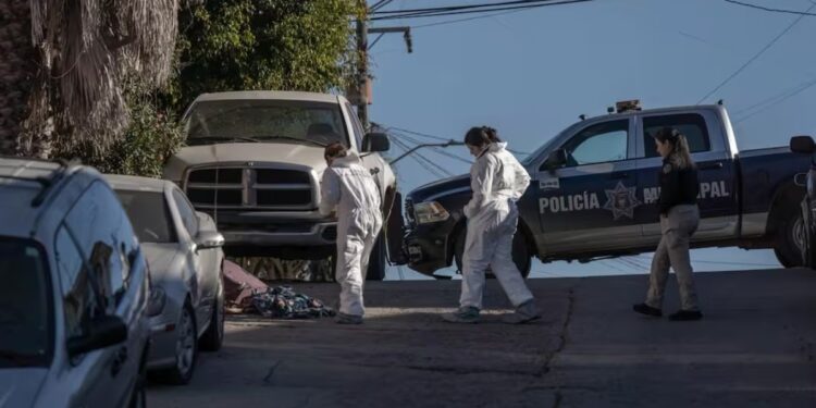 Hallan maleta con restos humanos y mensaje de amenazas en Tijuana