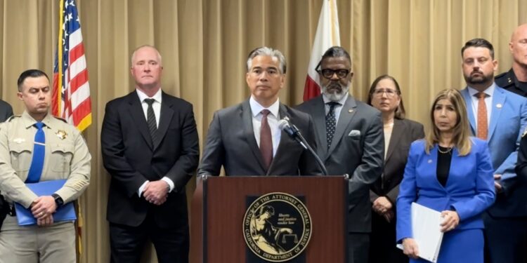 Fiscal General Bonta revela resultados de operativo contra tráfico humana durante visita a San Diego