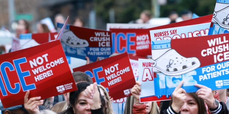 Enfermeros denuncian impacto en salud pública por ICE y exigen el retirarle financiamiento federal