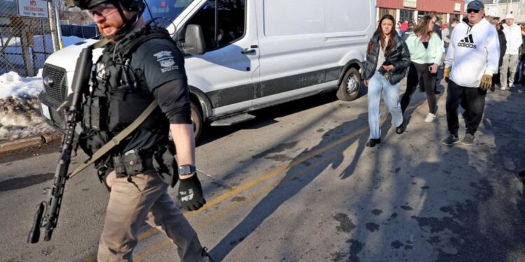 Tiroteo en pista de hockey deja varios heridos en Rhode Island