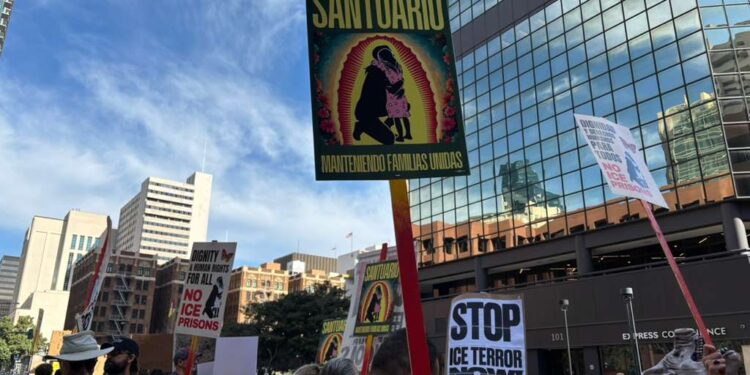 Educadores protestan contra impacto de redadas migratorias