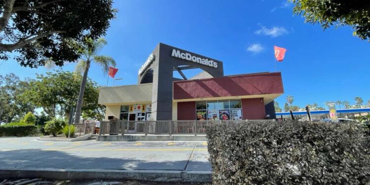 Arrestan a un hombre por hacerse pasar por un oficial de policía