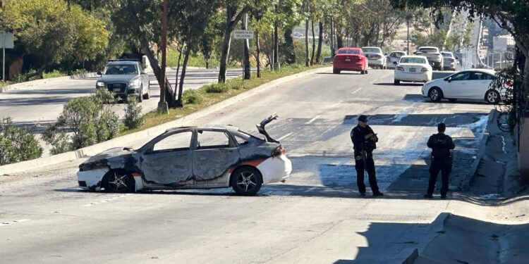 Reacciones por muerte de “El Mencho” en BC: queman taxi en Tijuana y tráiler en San Quintín