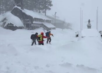 Confirman muerte de ocho esquiadores tras avalancha en California