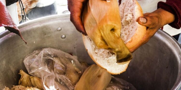 Siete menores se intoxican tras consumir tamales en Puebla