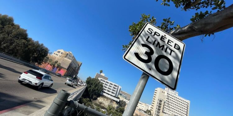 San Diego presenta plan integral para reducir límites de velocidad