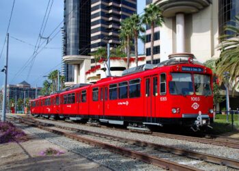 Consideran aumentar las tarifas de trolley y autobús ante déficit de $500 millones