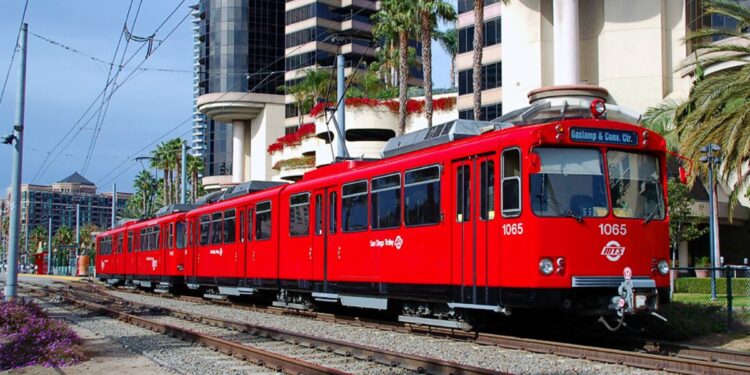 Consideran aumentar las tarifas de trolley y autobús ante déficit de $500 millones