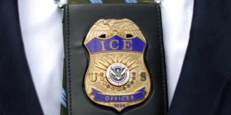 DHS amplía poder de ICE para detener refugiados sin “green card” y someterlos a revisión