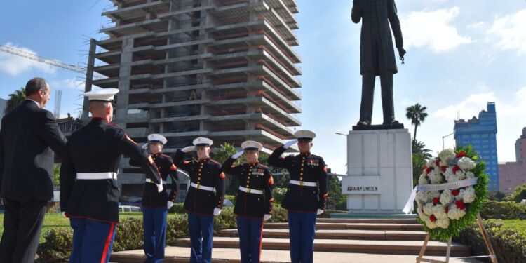 Conmemoran el Día de los Presidentes con homenaje a Abraham Lincoln en Tijuana