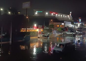 Lluvias generan 17 incidentes entre volcaduras y cortocircuitos en Tijuana