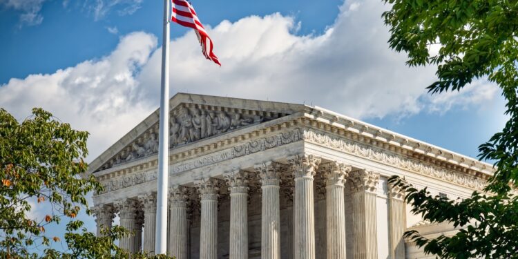 Corte Suprema de EE.UU. frena aranceles globales de Trump; golpe a su estrategia comercial