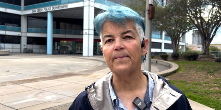 Activista de San Diego recibe arresto domiciliario por agresión a agente federal de inmigración