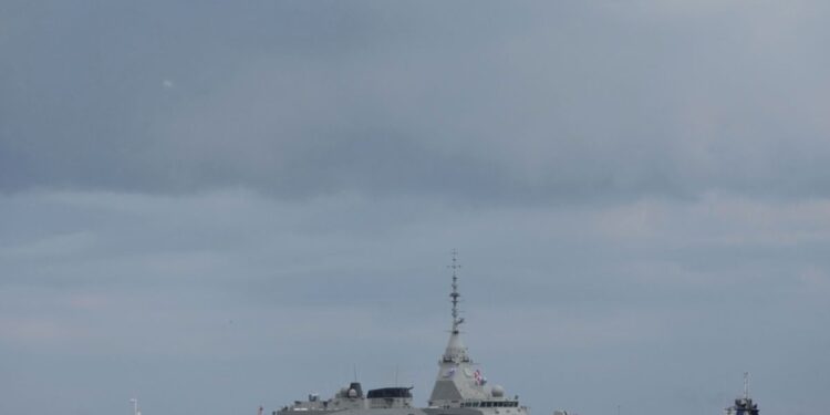 EE.UU. hunde buque iraní; Teherán amenaza destrucción regional