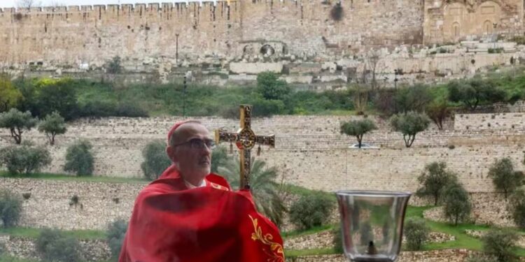 Policía israelí impidió misa de Domingo de Ramos en el Santo Sepulcro y generó condena internacional
