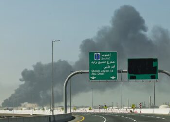 Británico fue detenido en Dubái por grabar misiles iraníes durante ataques