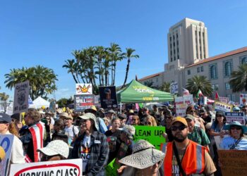 Multitudes se congregan en ciudades de EUA para protestar contra Trump en jornada de movilización nacional “No Kings 3.0”