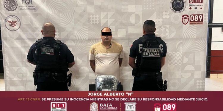 Detienen a estadounidense con tres kilos de droga en Tijuana