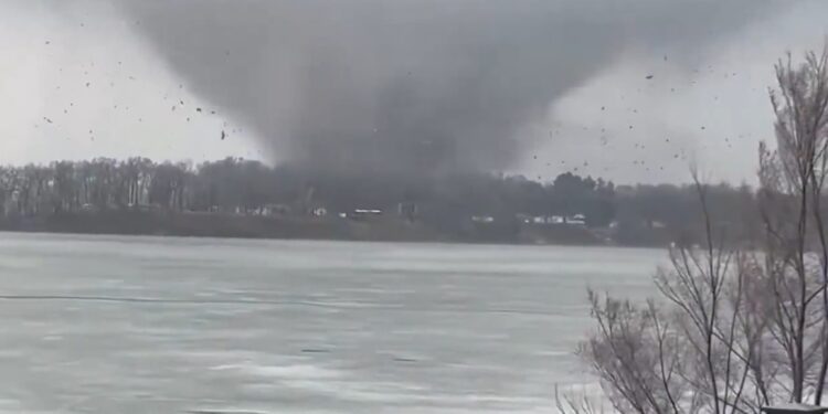 Tormentas y tornados dejaron cuatro muertos en Michigan