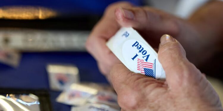 Más de un millón de firmas respaldan la credencial para votar en California