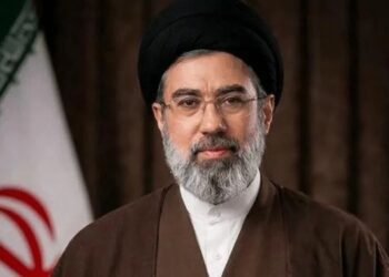 Nuevo líder supremo de Irán amenaza con mantener cerrado el estrecho de Ormuz