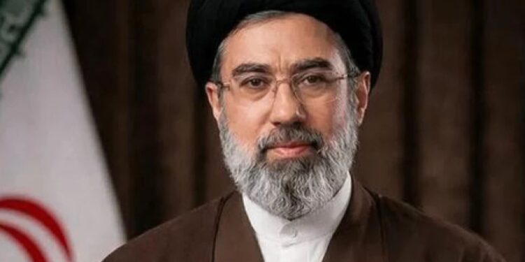 Nuevo líder supremo de Irán amenaza con mantener cerrado el estrecho de Ormuz